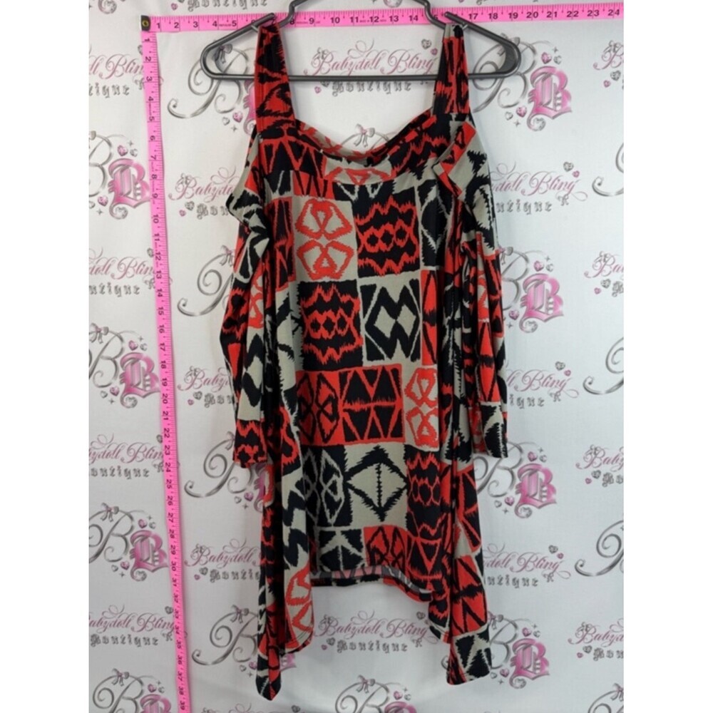 Come and see Plus Cold-Shoulder Geometric Tunic in Red and Cream cozy and casual